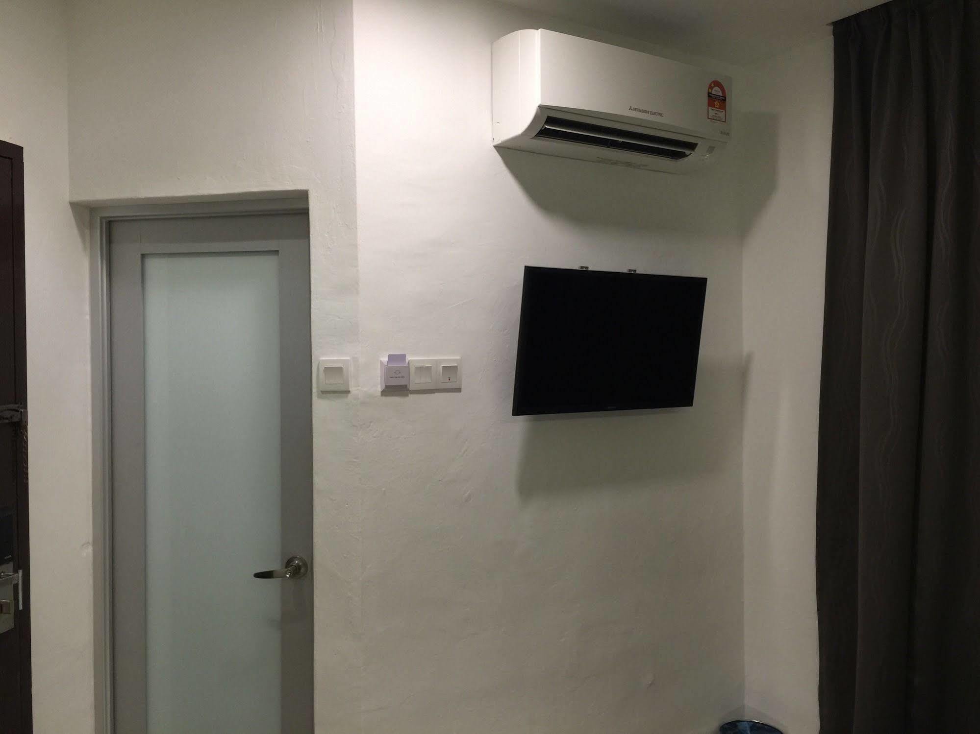 The Oikos Hotel Pontian Kecil Zewnętrze zdjęcie
