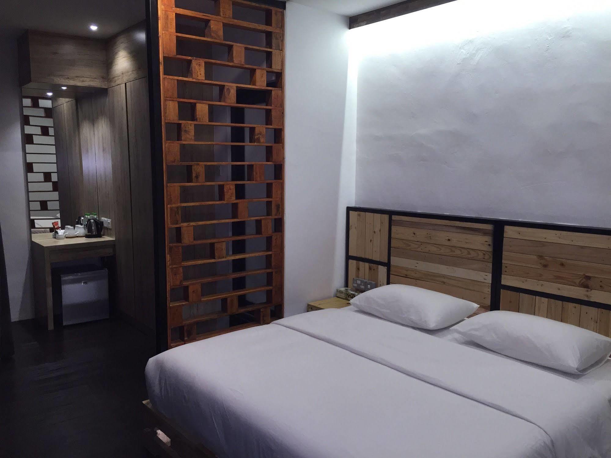 The Oikos Hotel Pontian Kecil Zewnętrze zdjęcie