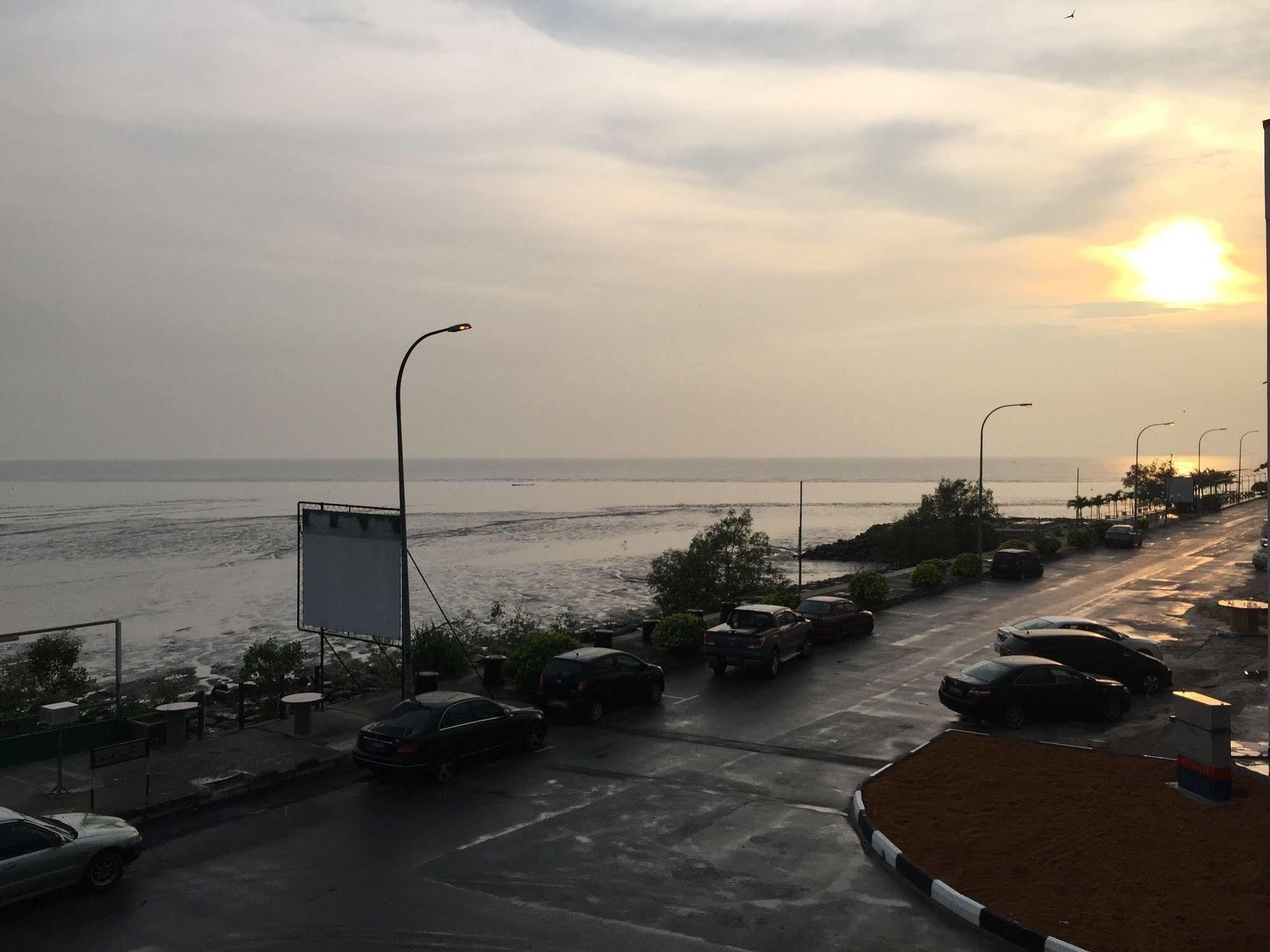 The Oikos Hotel Pontian Kecil Zewnętrze zdjęcie