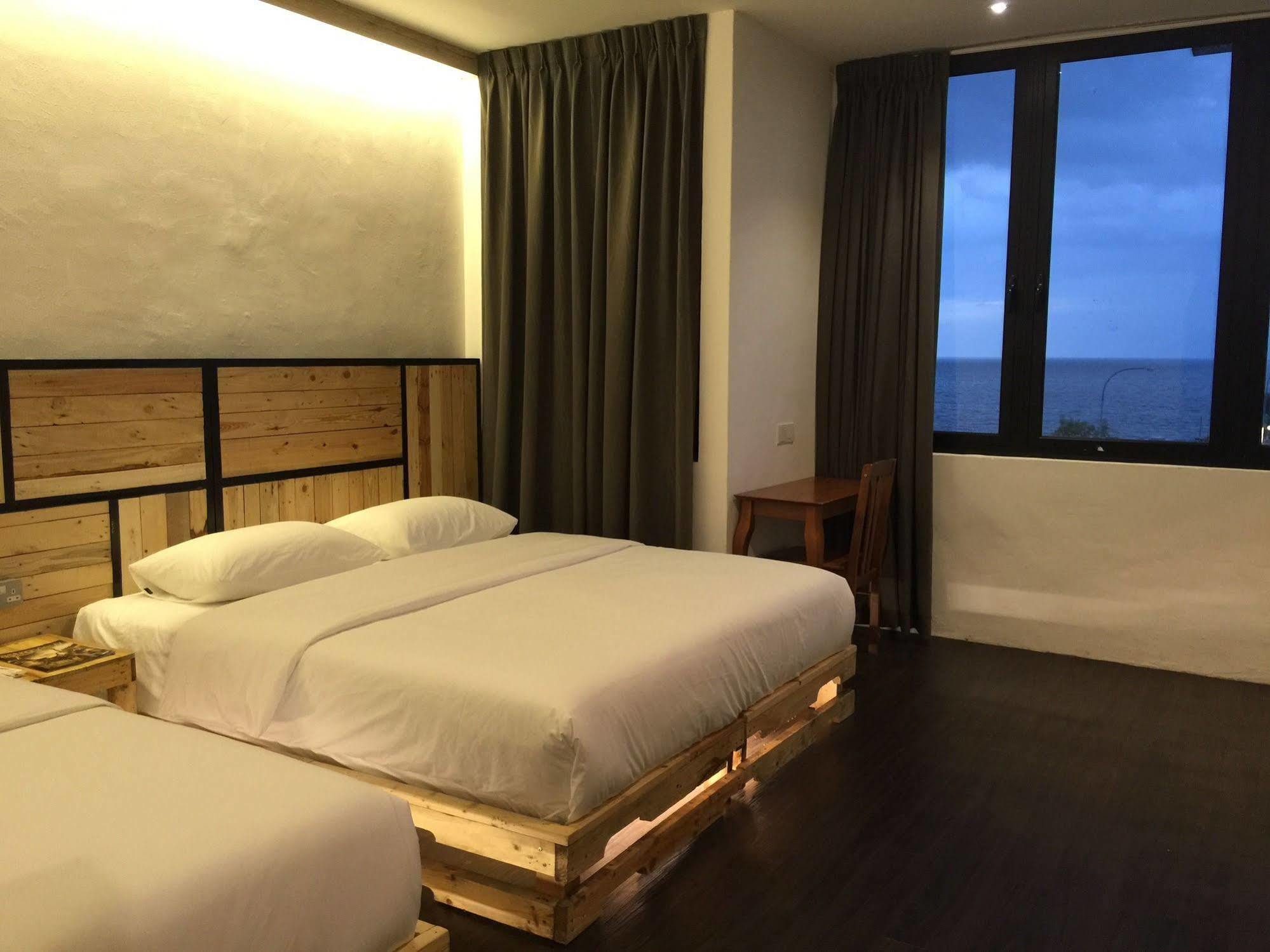 The Oikos Hotel Pontian Kecil Zewnętrze zdjęcie